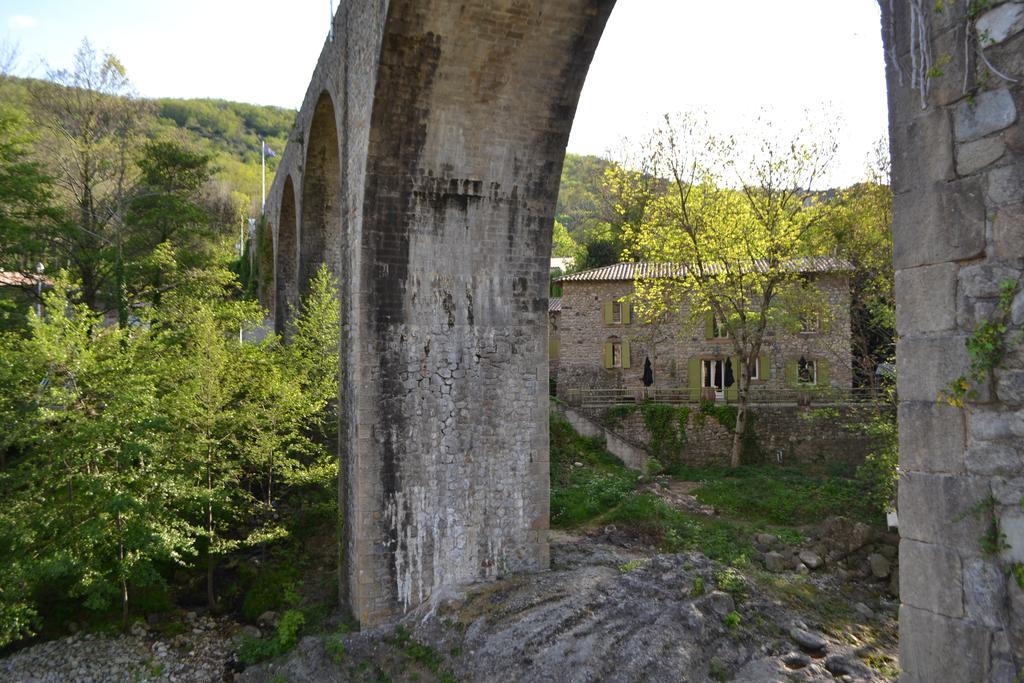 مبيت وإفطار Meyras Maison Sous Le Pont المظهر الخارجي الصورة